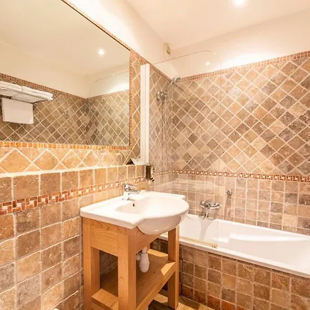 Shegara Ξενοδοχείο 3*